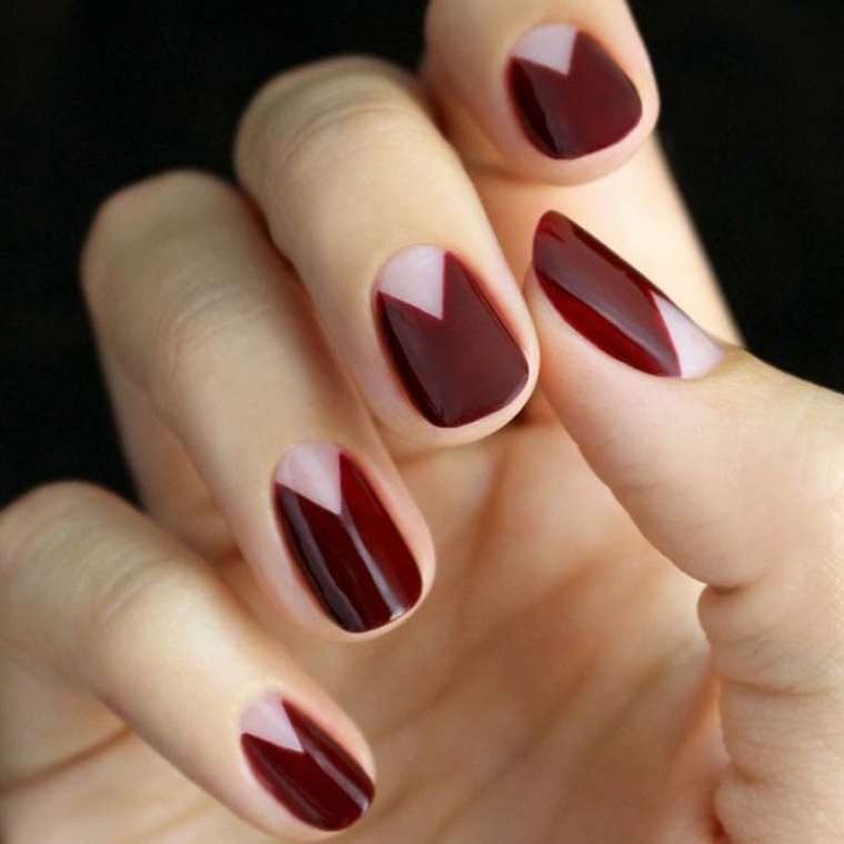 gel unghie rosso, una proposta realizzata con uno smalto tendente al bordeaux