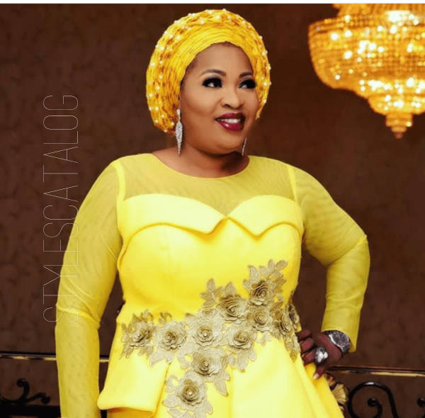 Look Classy And Mature To Your Next Occasion With These Yellow Fabric Styles (15)