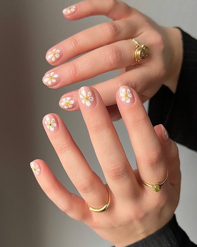 30 Simple Yet Cute Short Nail Designs You Can Rock Every Occasion - 223